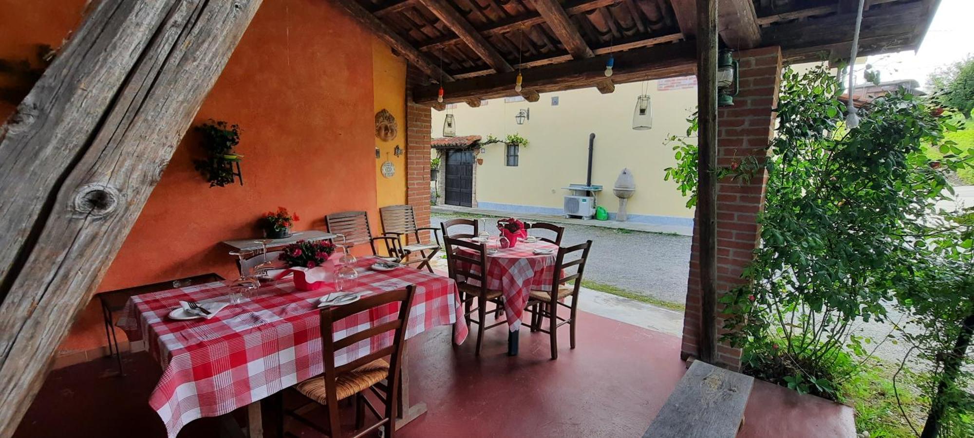 Ca Trifolera Barbaresco - Romantico Cascinale Con Antica Cantina Nel Cuore Delle Langhe - Degustazione Vini Nella Nostra Cantina Esterno foto