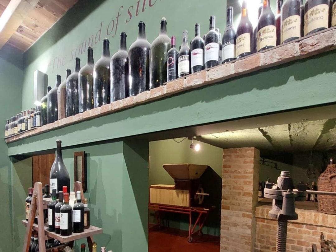 Ca Trifolera Barbaresco - Romantico Cascinale Con Antica Cantina Nel Cuore Delle Langhe - Degustazione Vini Nella Nostra Cantina Esterno foto